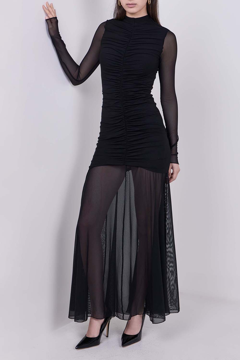 תמונת כל הלוק של שמלת מקסי כיווצים